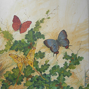 drei Schmetterlinge in den Farben blau, rot und gelb